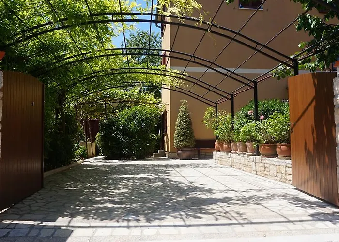 Dolores Ρόβινι